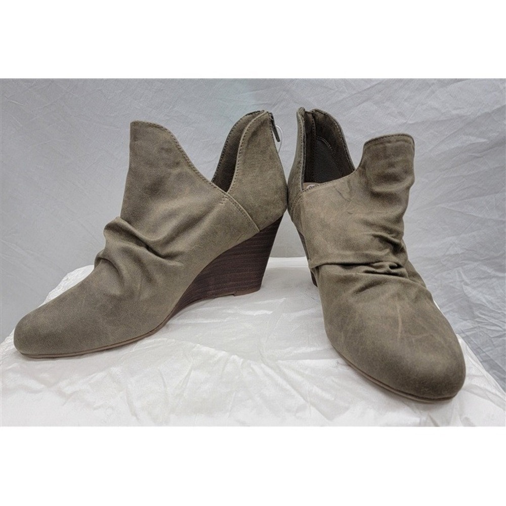 NWOT Report 8.5 Gower Olive Green Booties Ankle Boots 120817 - Picture 3 of 5